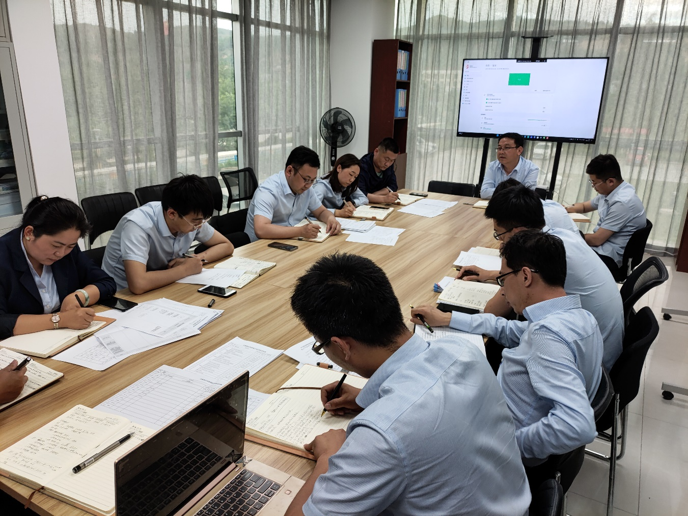 MK体育·(国际)官方网站-mksports
平煤机公司开展作风集中整顿月活动第二期工作总结(图1) MK体育·(国际)官方网站-mksports
平煤机公司开展作风集中整顿月活动第二期工作总结(图1)