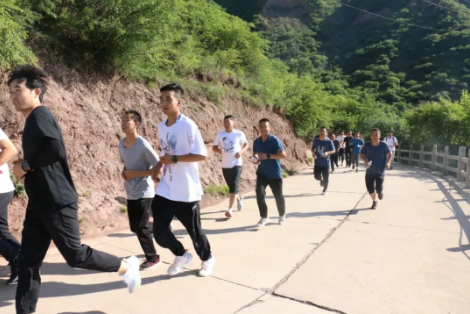 助力文旅市场 展示产投风采——MK体育·（国际）官方网站-mksports
组织开展员工登山比赛活动(图3)